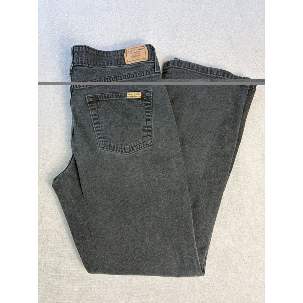 Women's Black Levis Signature Boot Cut Jeans Size 8